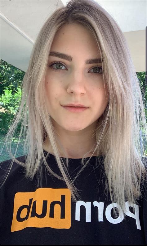 Eva Elfie- Bio, Age, Facial, Pics, Height, Wiki, Net Worth. Biography. By James Stain On Mar 2, 2023 Last updated Mar 2, 2023. Share. Eva Elfie is a Russian Actress and was born on 27 May 2000 in Moscow, Russia. Today we will learn about the Early Life, Career, Personal Life etc. of the actress in Eva Elfie Biography.